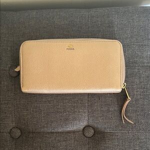 Fossil Women's Cream Wallet